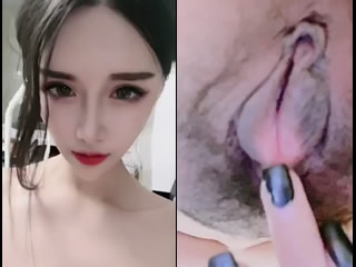 Salope asiatique danse nue et masturbation